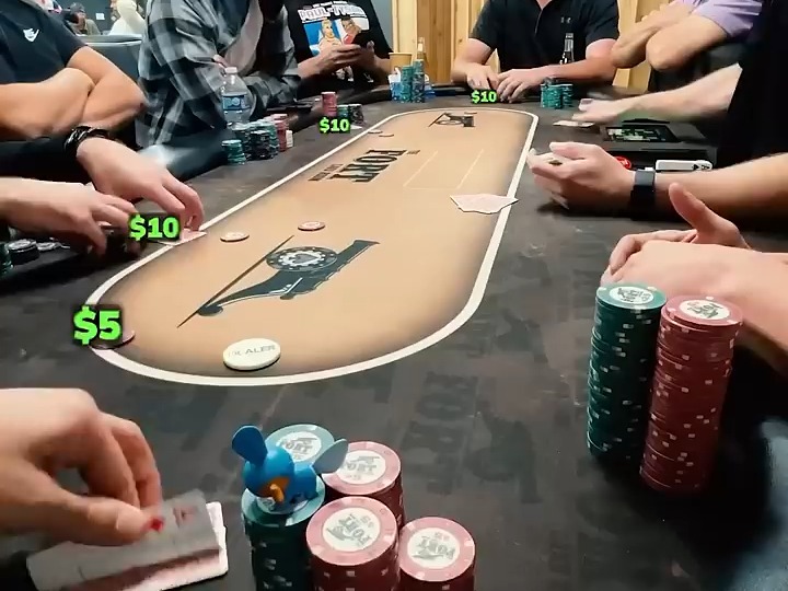 why did he still call_ 😭 #poker #shorts (1)德州扑克